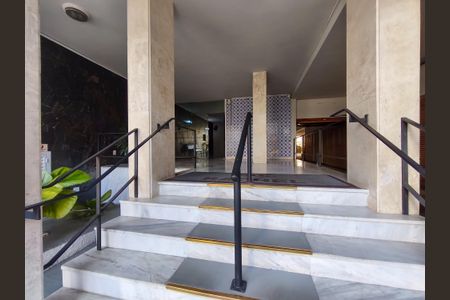 Apartamento à venda com 75m², 2 quartos e sem vagaFachada e portaria