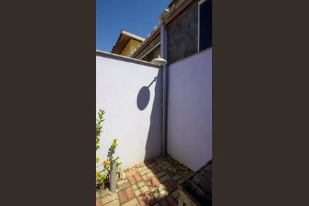 Casa de condomínio à venda com 180m², 4 quartos e 2 vagasChuveirão