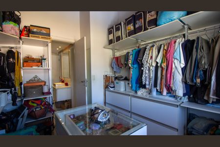 Casa de condomínio à venda com 180m², 4 quartos e 2 vagasQuarto 1