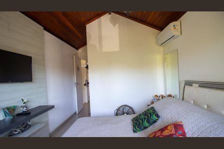 Casa de condomínio à venda com 180m², 4 quartos e 2 vagasSuíte