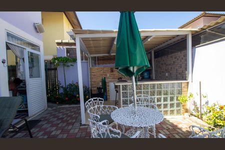 Casa de condomínio à venda com 180m², 4 quartos e 2 vagasQuintal