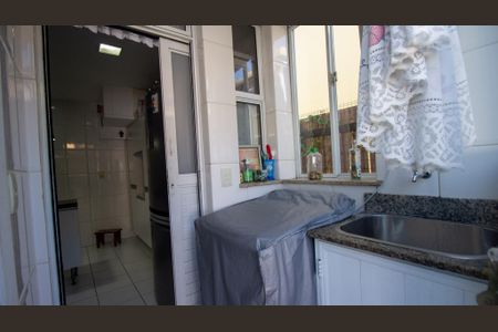 Casa de condomínio à venda com 180m², 4 quartos e 2 vagasÁrea de Serviço