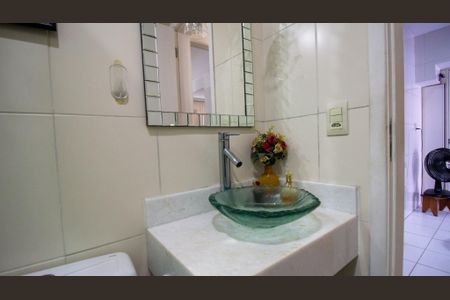 Casa de condomínio à venda com 180m², 4 quartos e 2 vagasBanheiro Social