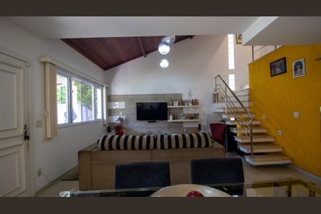 Casa de condomínio à venda com 180m², 4 quartos e 2 vagasSala