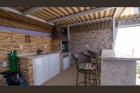 Casa de condomínio à venda com 180m², 4 quartos e 2 vagasQuintal