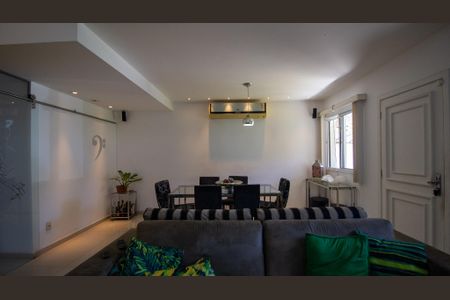Casa de condomínio à venda com 180m², 4 quartos e 2 vagasSala