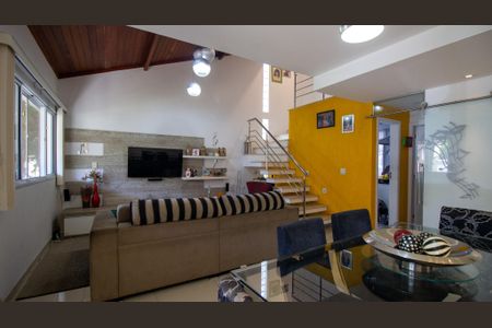 Casa de condomínio à venda com 180m², 4 quartos e 2 vagasSala