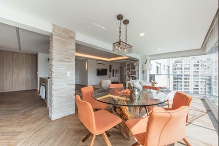 Apartamento à venda com 132m², 2 quartos e 3 vagasVaranda