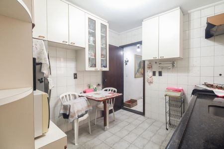Casa à venda com 111m², 3 quartos e 2 vagasCozinha 