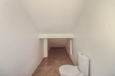 Casa à venda com 356m², 4 quartos e 3 vagas Casa à venda com 356m², 4 quartos e 3 vagasBanheiro de Serviço