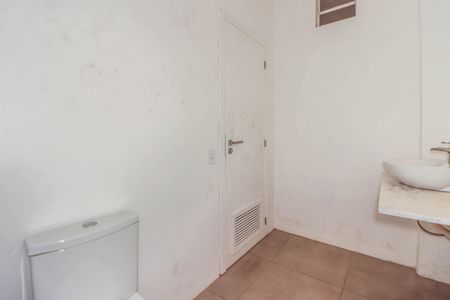 Casa à venda com 356m², 4 quartos e 3 vagas Casa à venda com 356m², 4 quartos e 3 vagasBanheiro de Serviço