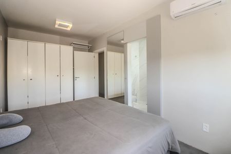 Casa à venda com 356m², 4 quartos e 3 vagas Casa à venda com 356m², 4 quartos e 3 vagasSuíte