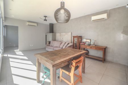 Casa à venda com 356m², 4 quartos e 3 vagas Casa à venda com 356m², 4 quartos e 3 vagasCozinha