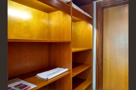 Apartamento à venda com 62m², 1 quarto e 1 vaga Apartamento à venda com 62m², 1 quarto e 1 vagaCloset da suíte