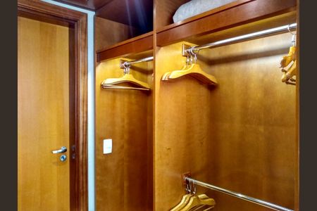 Apartamento à venda com 62m², 1 quarto e 1 vaga Apartamento à venda com 62m², 1 quarto e 1 vagaCloset da suíte