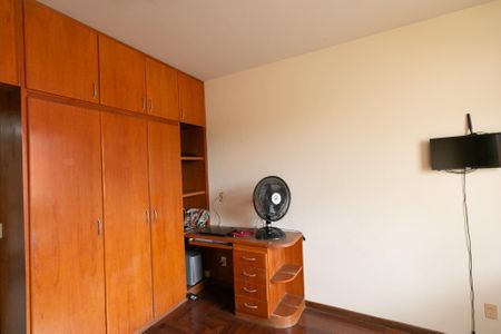 Casa de condomínio à venda com 625m², 5 quartos e 4 vagas Casa de condomínio à venda com 625m², 5 quartos e 4 vagasSuite 2