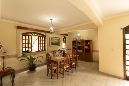 Casa de condomínio à venda com 625m², 5 quartos e 4 vagas Casa de condomínio à venda com 625m², 5 quartos e 4 vagasSala de Jantar