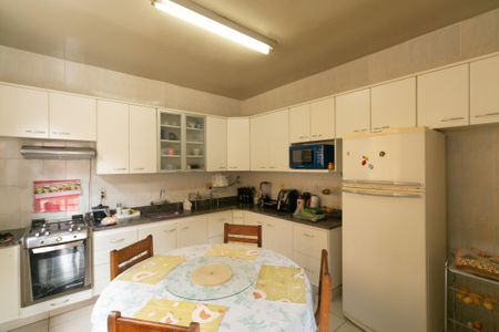 Casa de condomínio à venda com 625m², 5 quartos e 4 vagas Casa de condomínio à venda com 625m², 5 quartos e 4 vagasCozinha