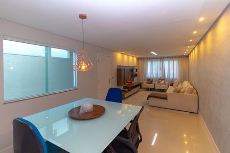 Casa para alugar com 250m², 3 quartos e 4 vagas Casa para alugar com 250m², 3 quartos e 4 vagasSala