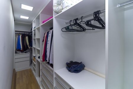 Casa para alugar com 250m², 3 quartos e 4 vagas Casa para alugar com 250m², 3 quartos e 4 vagasSuíte - Armários