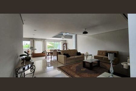 Casa à venda com 275m², 3 quartos e 4 vagas