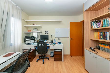 Apartamento à venda com 103m², 3 quartos e 2 vagasQuarto 2