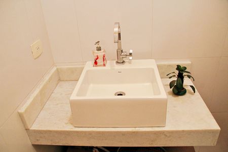 Casa à venda com 585m², 4 quartos e 4 vagasLavabo 3