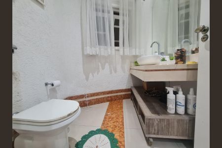 Casa à venda com 585m², 4 quartos e 4 vagasLavabo 1