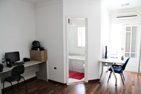 Casa à venda com 585m², 4 quartos e 4 vagasSuíte 2