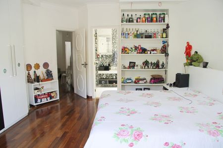 Casa à venda com 585m², 4 quartos e 4 vagasSuíte 3