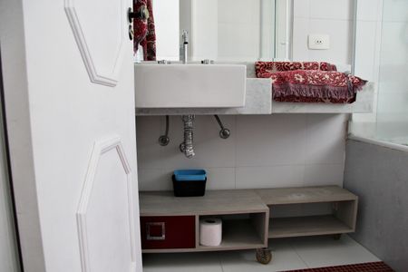 Casa à venda com 585m², 4 quartos e 4 vagasBanheiro da Suíte 2