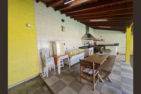 Casa à venda com 585m², 4 quartos e 4 vagasChurrasqueira e Piscina