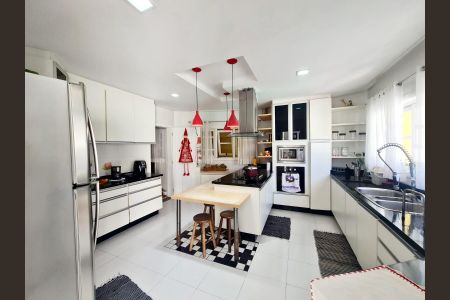 Casa à venda com 585m², 4 quartos e 4 vagasCozinha