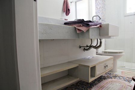 Casa à venda com 585m², 4 quartos e 4 vagasBanheiro da Suíte 4