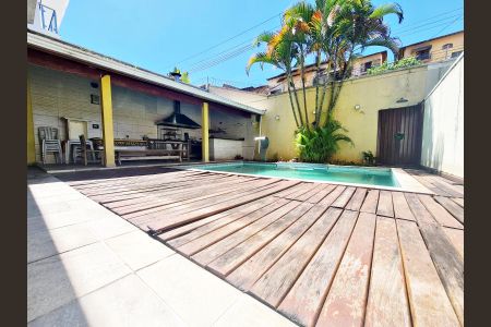 Casa à venda com 585m², 4 quartos e 4 vagasChurrasqueira e Piscina
