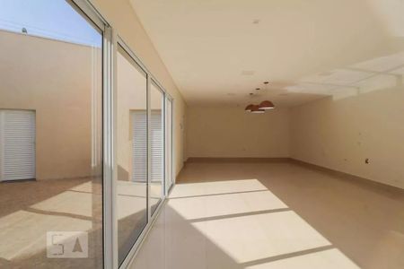 Casa à venda com 585m², 4 quartos e 4 vagasÁrea comum - Salão de festas