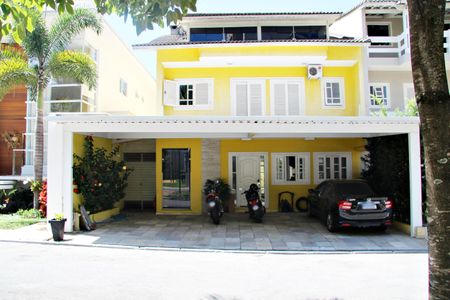 Casa à venda com 585m², 4 quartos e 4 vagasFachada