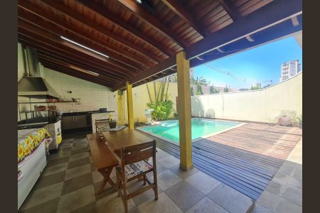 Casa à venda com 585m², 4 quartos e 4 vagasChurrasqueira e Piscina