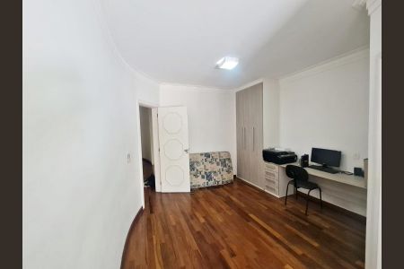 Casa à venda com 585m², 4 quartos e 4 vagasSuíte 2