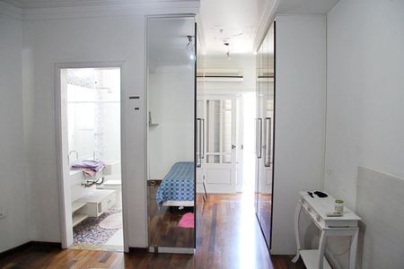 Casa à venda com 585m², 4 quartos e 4 vagasSuíte 4