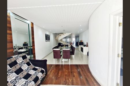 Casa à venda com 585m², 4 quartos e 4 vagasSala de Jantar