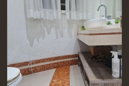 Casa à venda com 585m², 4 quartos e 4 vagasLavabo 1