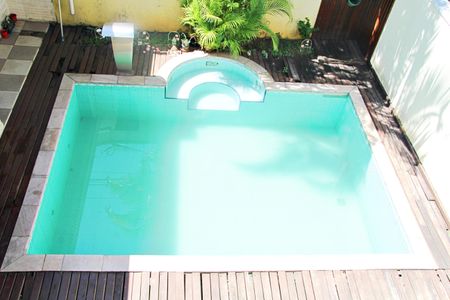 Casa à venda com 585m², 4 quartos e 4 vagasVista para piscina da Suíte 3 e Suíte 4