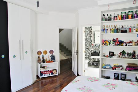 Casa à venda com 585m², 4 quartos e 4 vagasSuíte 3