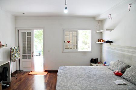 Casa à venda com 585m², 4 quartos e 4 vagasSuíte 1