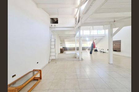 Casa à venda com 585m², 4 quartos e 4 vagasSótão