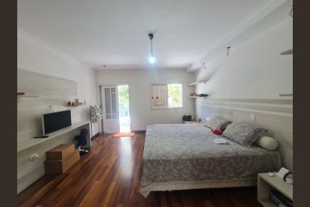 Casa à venda com 585m², 4 quartos e 4 vagasSuíte 1