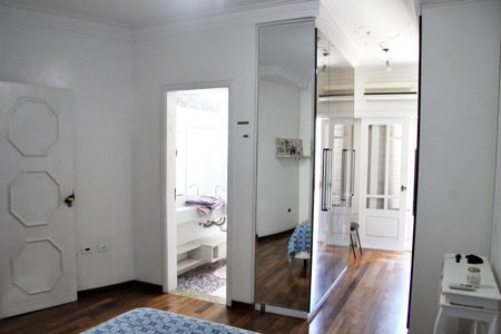 Casa à venda com 585m², 4 quartos e 4 vagasSuíte 4