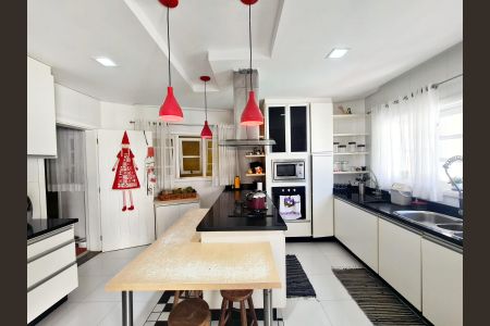 Casa à venda com 585m², 4 quartos e 4 vagasCozinha