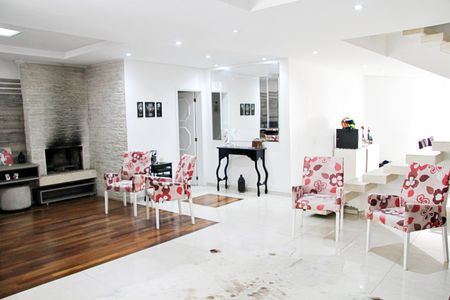 Casa à venda com 585m², 4 quartos e 4 vagasSala